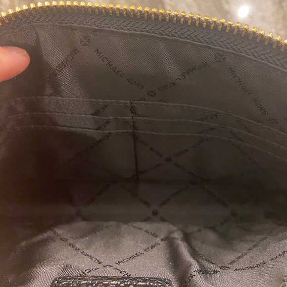 MICHAEL KORS Black Large Jet Set Clutch - Picture 5 of 6